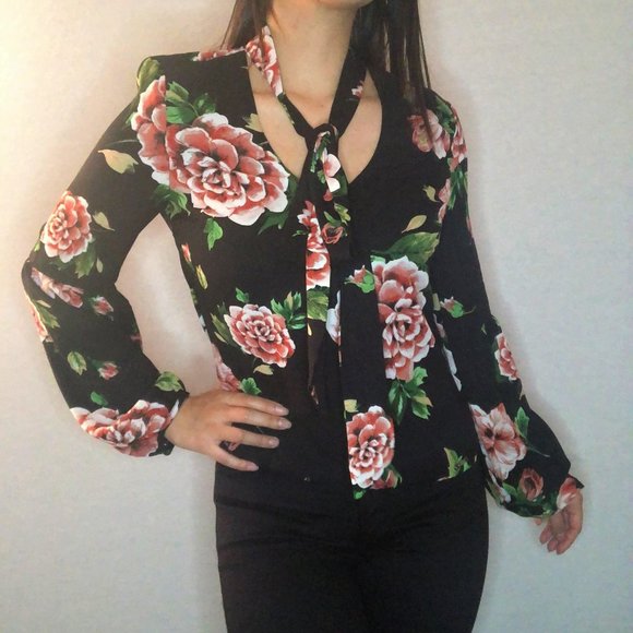 (NEW) GUESS floral blouse with tie front detail - Picture 1 of 3